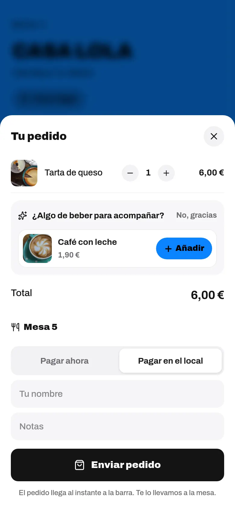 Hoja Tu pedido con una tarta de queso, la sugerencia ¿Algo de beber para acompañar? con un café con leche y el botón Enviar pedido
